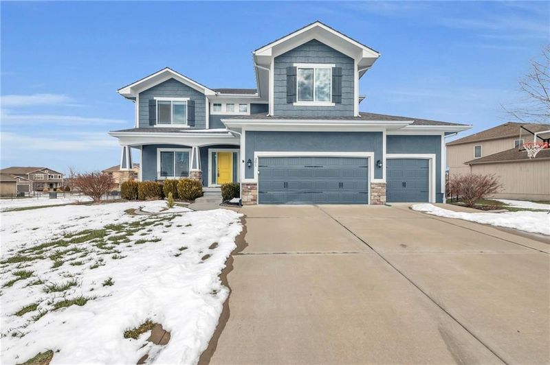 201 SW Lake Side Dr, Blue Springs, MO 64064