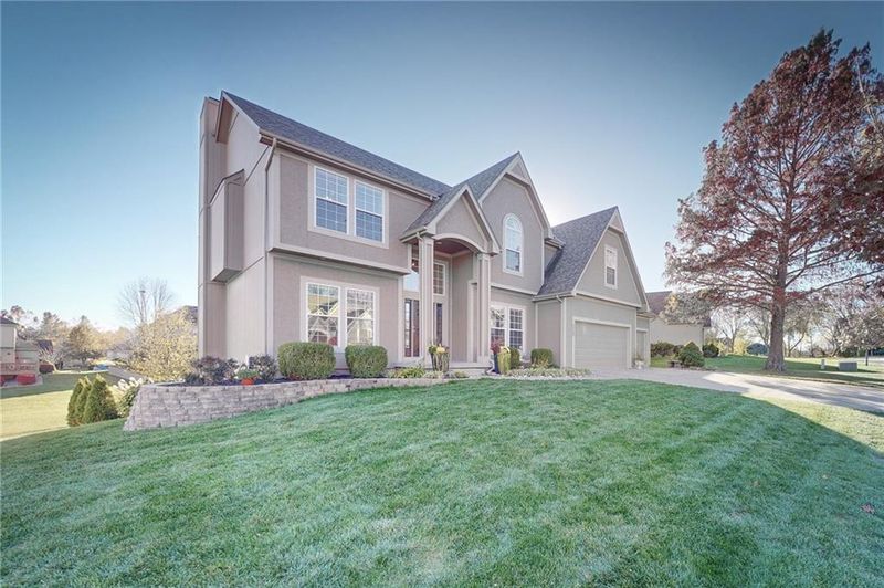 2533 SW Wintervalley Ct, Lee's Summit, MO 64081