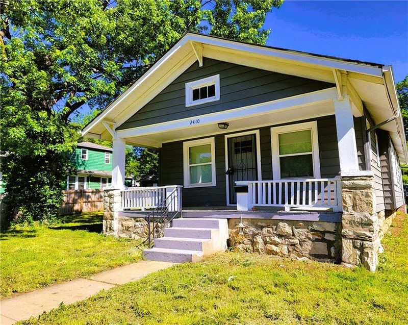2410 E 70th St, Kansas City, MO 64132