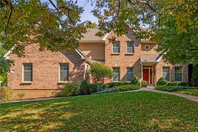 7911 Darnell Ln, Lenexa, KS 66215