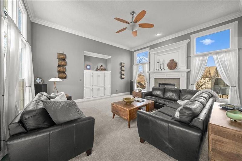 5302 Hallet St, Shawnee, KS 66216