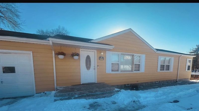 3802 Powers Dr, St Joseph, MO 64503