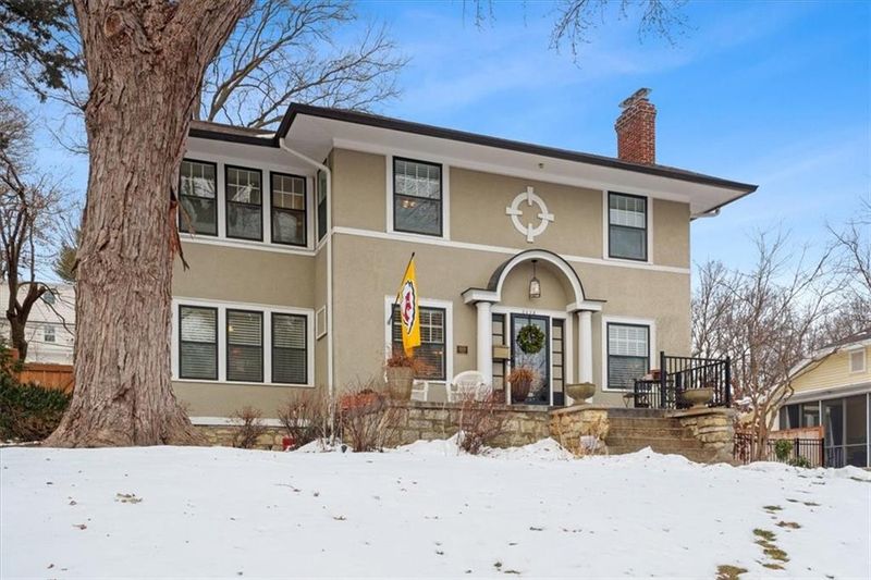 5528 Holmes St, Kansas City, MO 64110