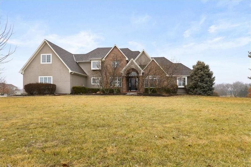11990 S Arbor View Ln, Olathe, KS 66061