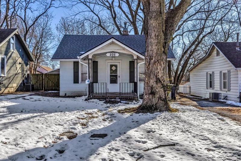 205 W 78th Ter, Kansas City, MO 64114