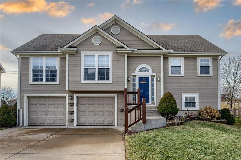 7909 109th Ter, Kansas City, MO 64157