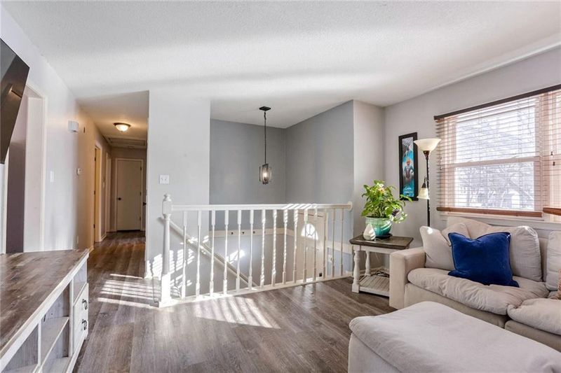 504 W King St, Spring Hill, KS 66083