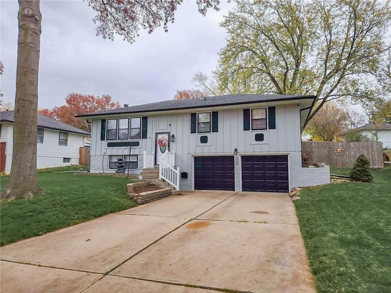 3825 S Haden Dr, Independence, MO 64055