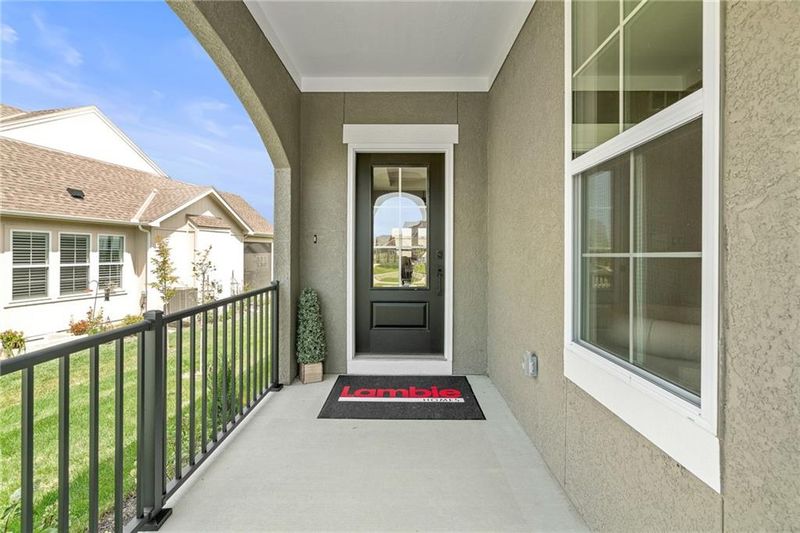 8263 Aurora St, Lenexa, KS 66220