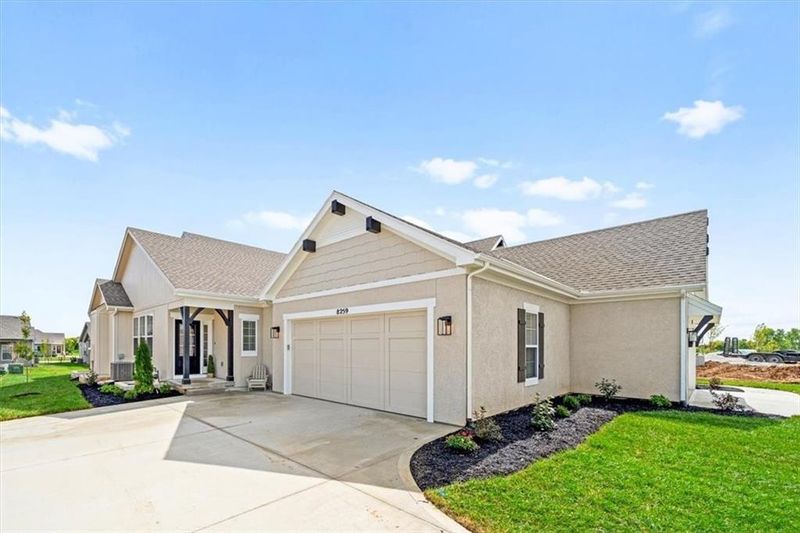 8265 Aurora St, Lenexa, KS 66220