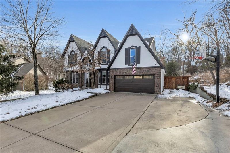 14607 W 56th Ter, Shawnee, KS 66216