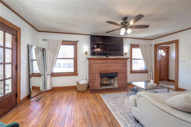 8525 Walmer St, Overland Park, KS 66212