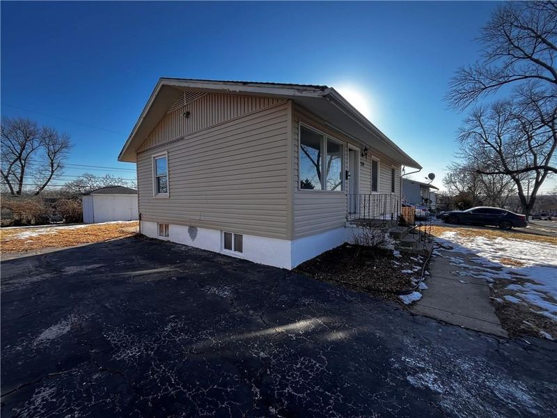 7501 E 49th Ter, Kansas City, MO 64129