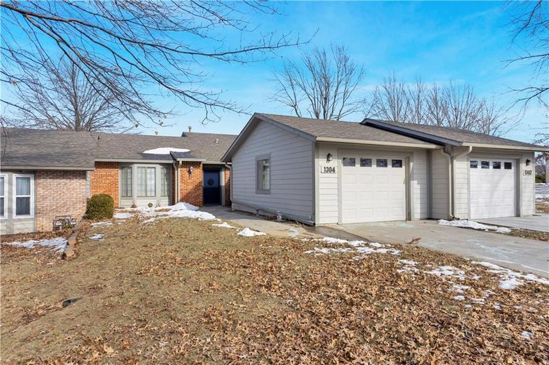 1304 W Campbell Blvd, Raymore, MO 64083