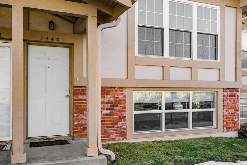 1440 NW 64th Ter, Kansas City, MO 64118