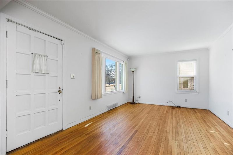 8316 Summit St, Kansas City, MO 64114