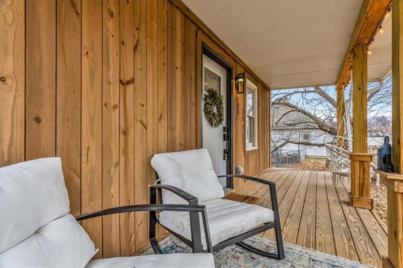 108 W 1st St, Kearney, MO 64060