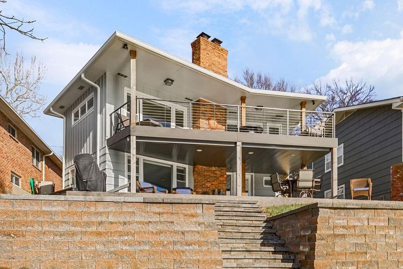 357 North Shore Dr, Lake Waukomis, MO 64151