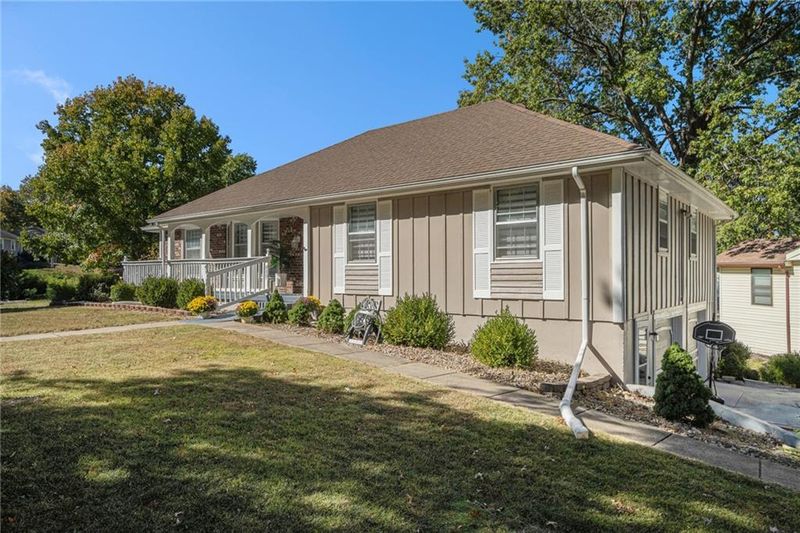 7810 Irwin Rd, Raytown, MO 64138