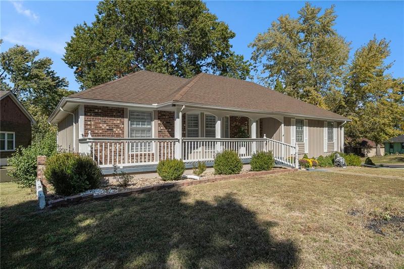 7810 Irwin Rd, Raytown, MO 64138
