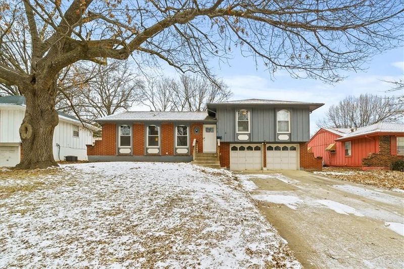 11918 E 56th St, Kansas City, MO 64133