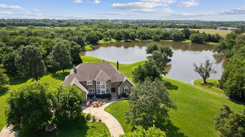 19525 Antioch Rd, Overland Park, KS 66013