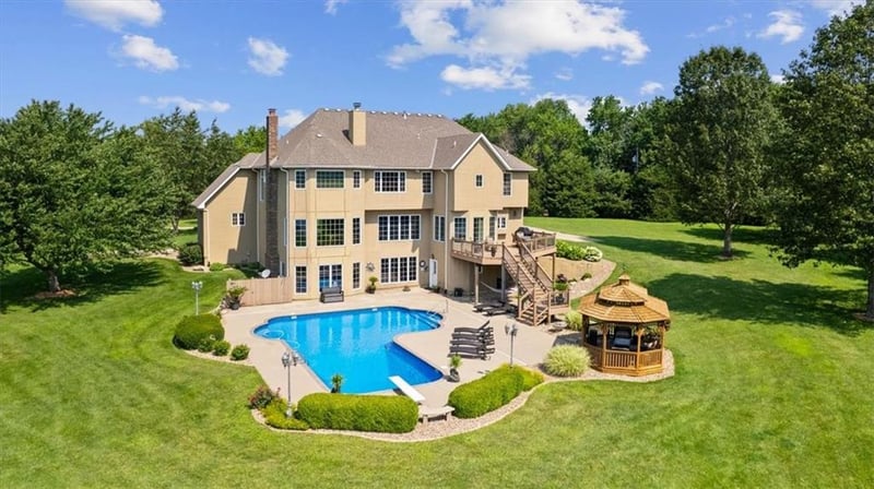 19525 Antioch Rd, Overland Park, KS 66013
