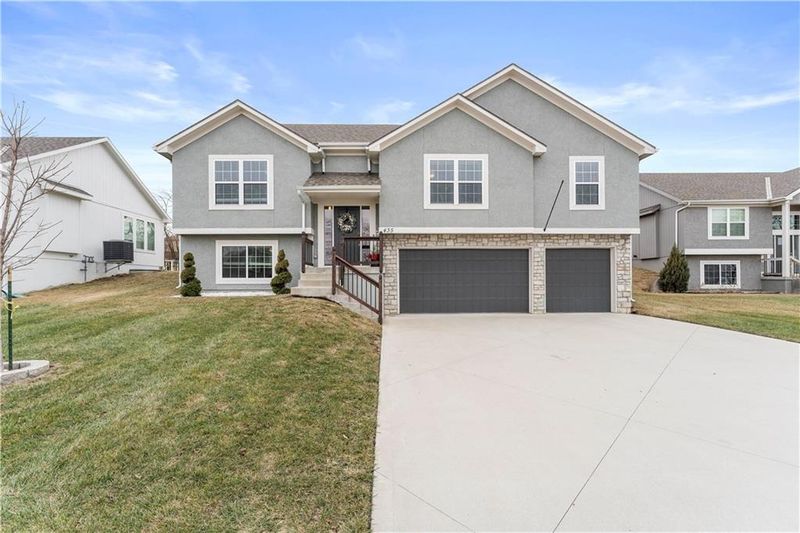 435 Spring Branch Dr, Raymore, MO 64083