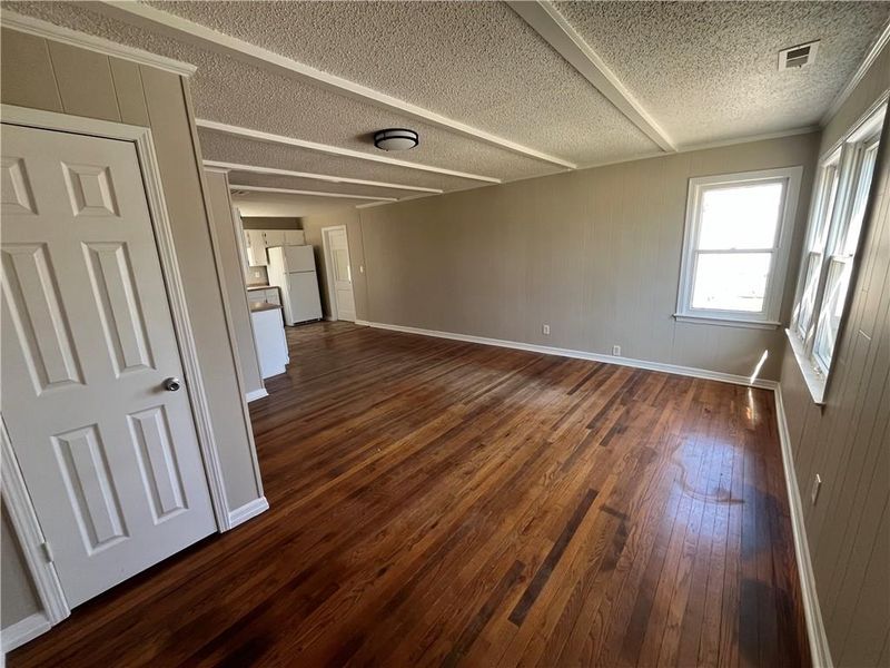 8226 Hardy St, Overland Park, KS 66204