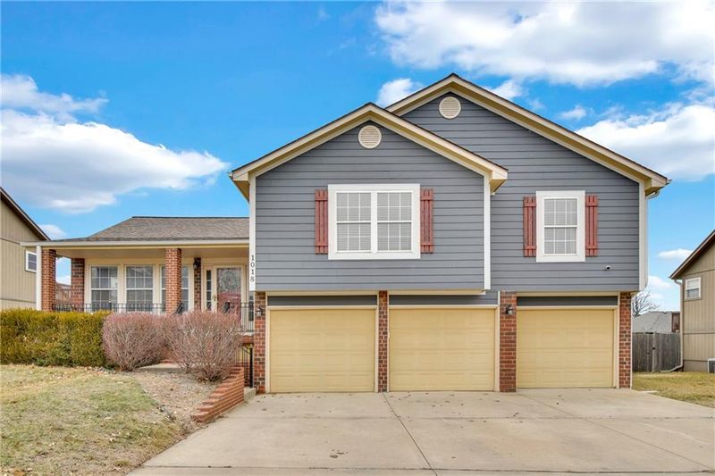 1018 Manse Dr, Raymore, MO 64083