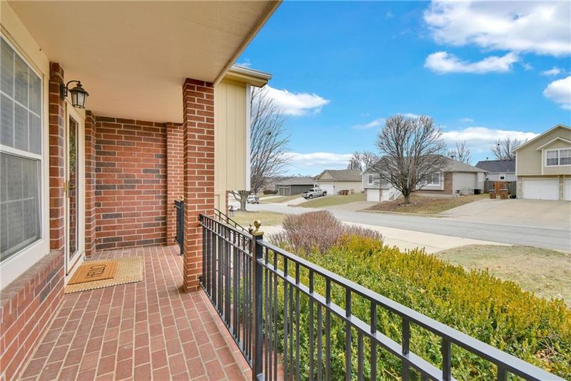 1018 Manse Dr, Raymore, MO 64083