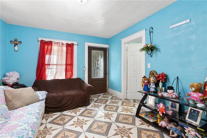 6034 E 16th St, Kansas City, MO 64126