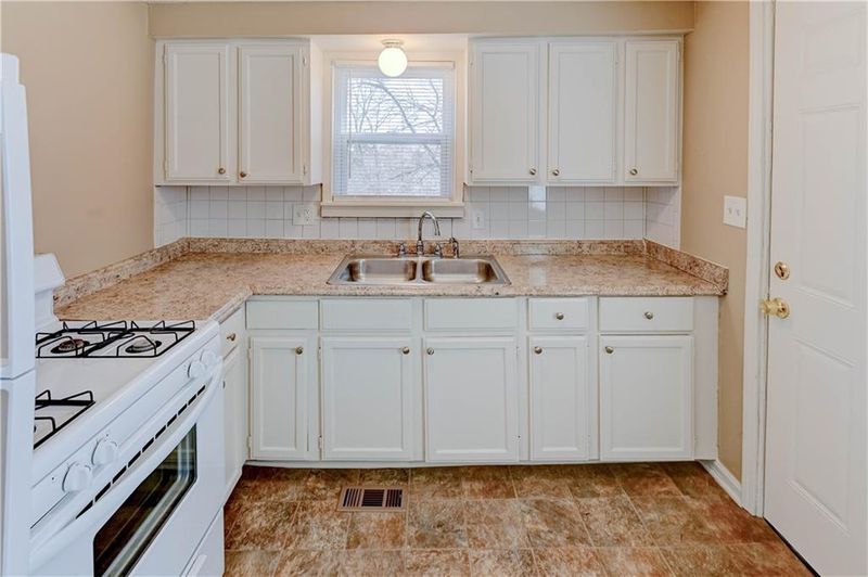 1831 E 83rd St, Kansas City, MO 64132