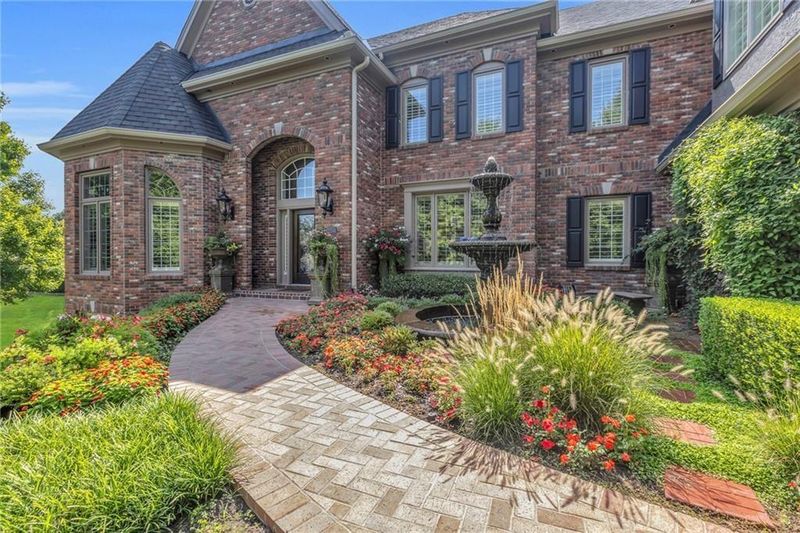 5963 N Cosby Ave, Kansas City, MO 64151