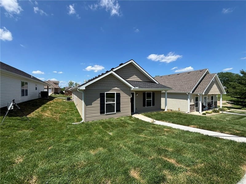 4909 S Creek Woods Dr, St Joseph, MO 64507