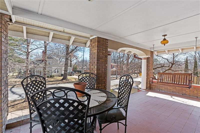 1 W 65th Ter, Kansas City, MO 64113