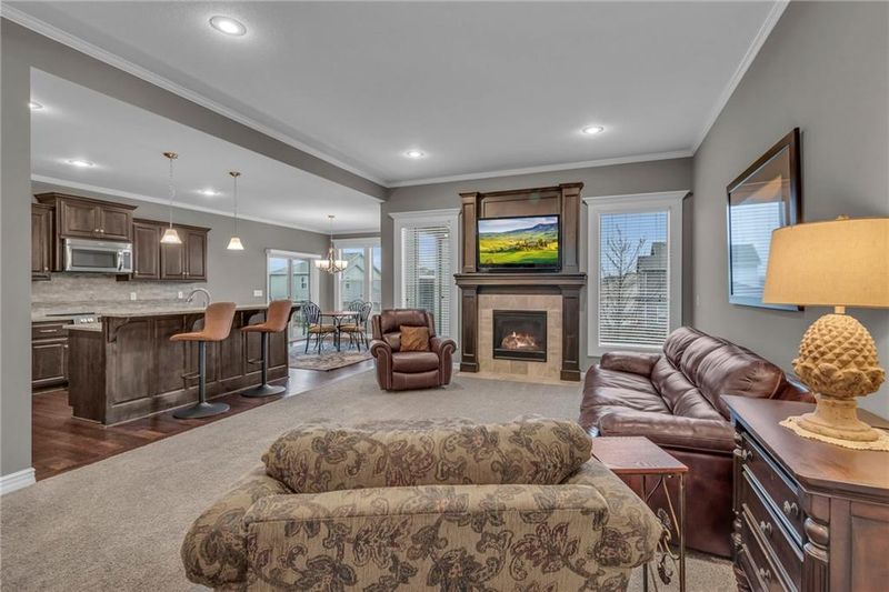 12614 S Laci Cir, Lee's Summit, MO 64086