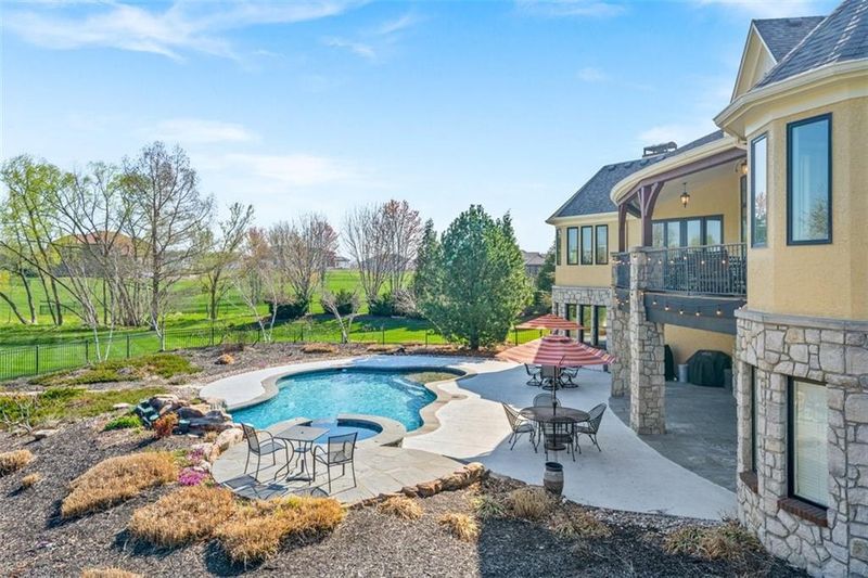 6776 W 188th St, Stilwell, KS 66085