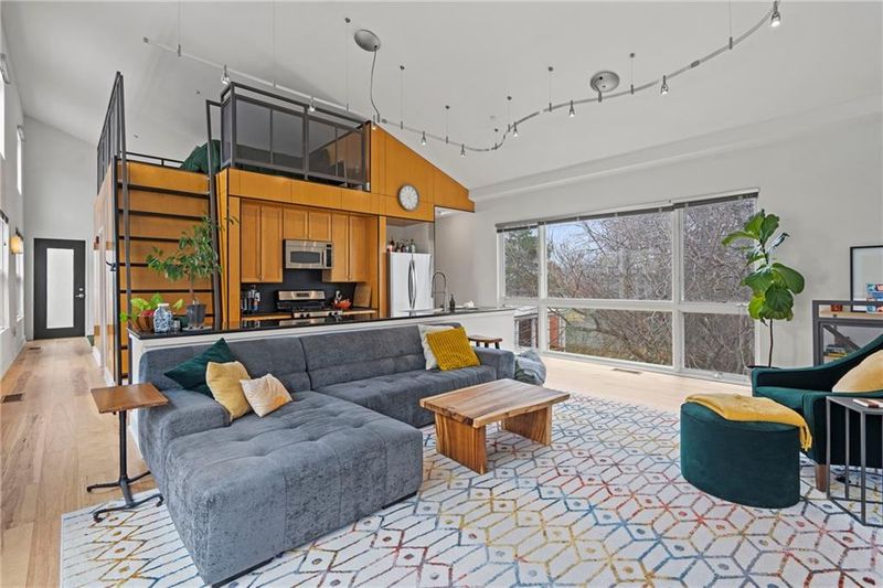 1609 Summit St, Kansas City, MO 64108