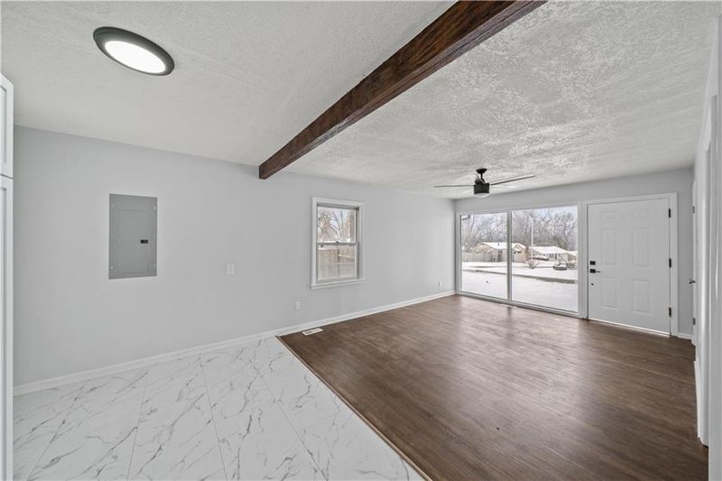 5701 E 101st St, Kansas City, MO 64137