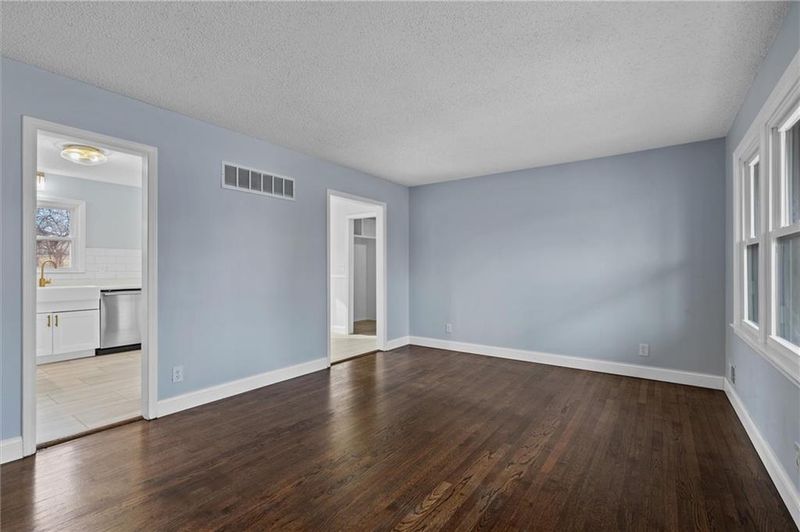 8621 E 114th Ter, Kansas City, MO 64134