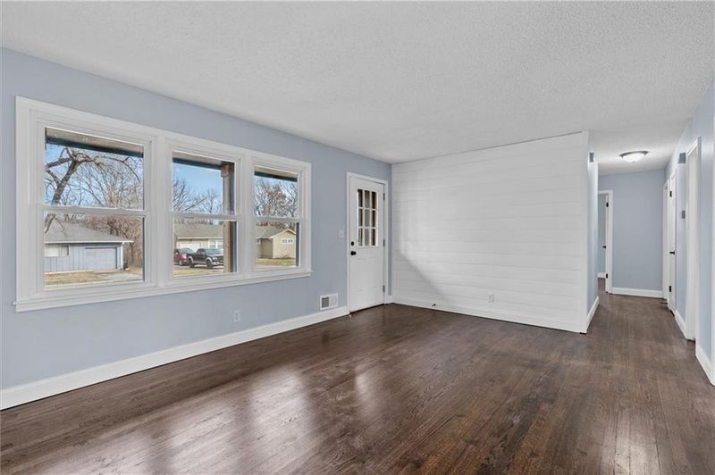 8621 E 114th Ter, Kansas City, MO 64134