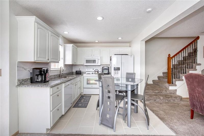 10561 E 46th Ter, Kansas City, MO 64133