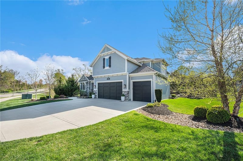 9512 Lone Elm Rd, Lenexa, KS 66220
