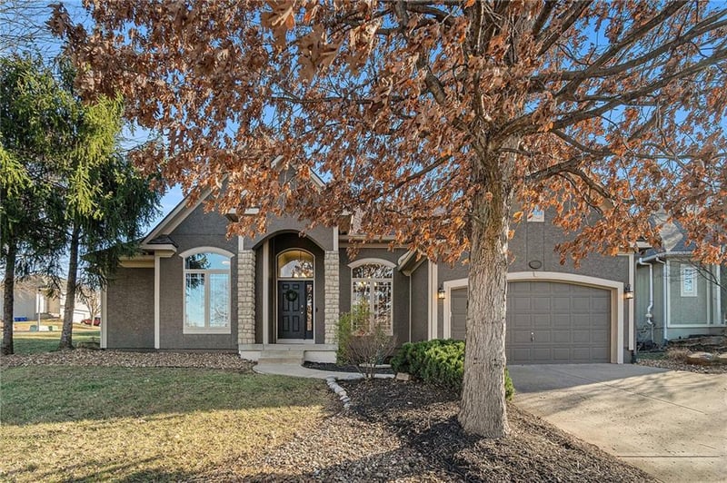 23501 W 72nd Ter, Shawnee, KS 66227
