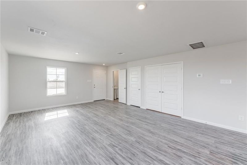 1709 E 41st St, Kansas City, MO 64110