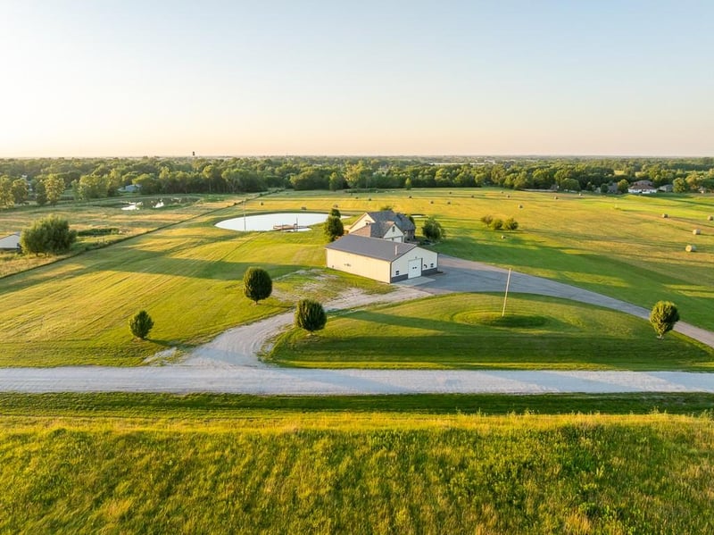 102 Walnut St, Garden City, MO 64747