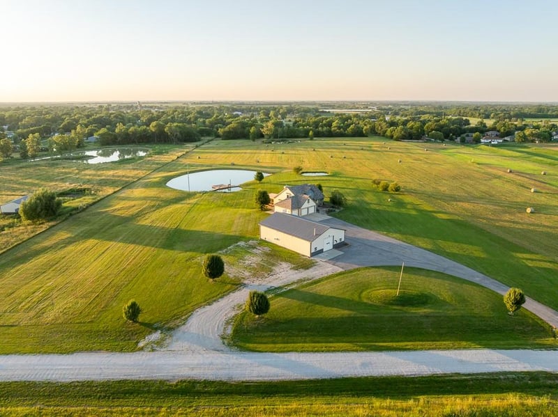 102 Walnut St, Garden City, MO 64747