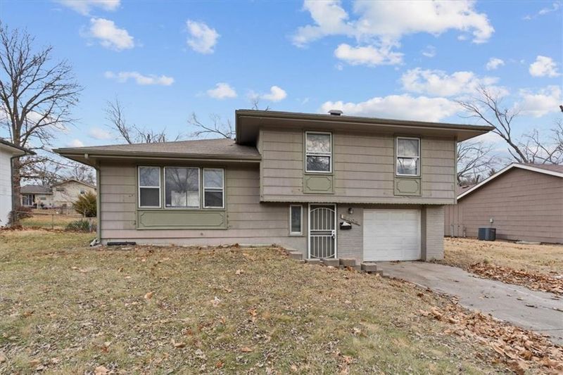 8406 E 92nd Ter, Kansas City, MO 64138