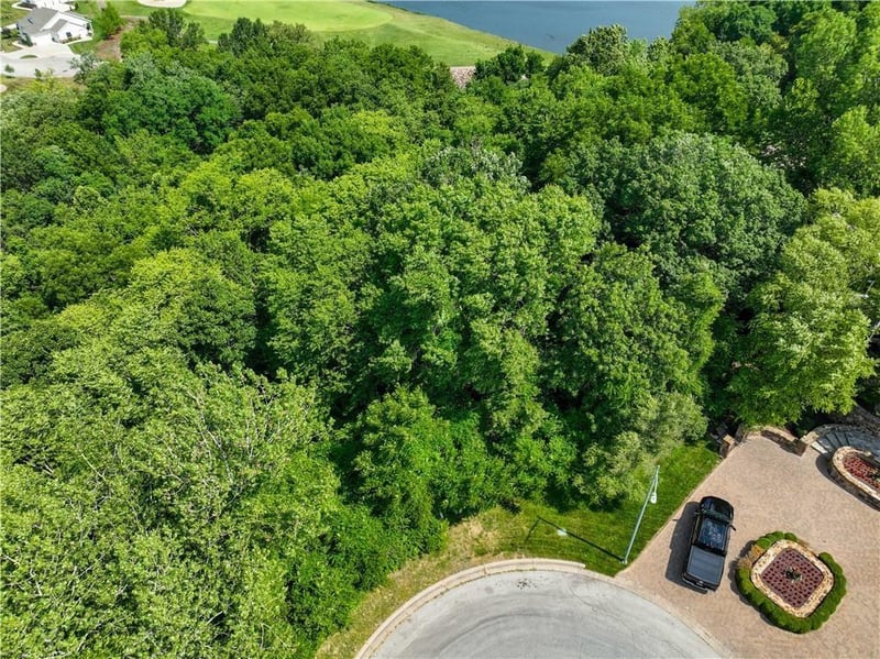 6540 Ridge Rd, Parkville, MO 64512